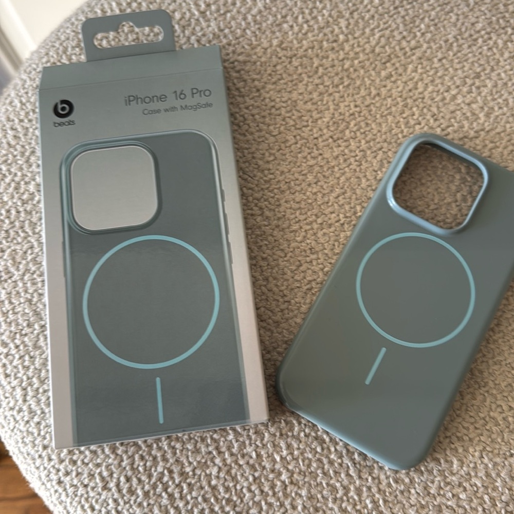 iPhone case - Picture 2 of 8